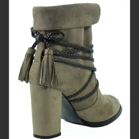 NIB- Taupe Dalia Boots with tassel & cuff - Picture 2 of 2